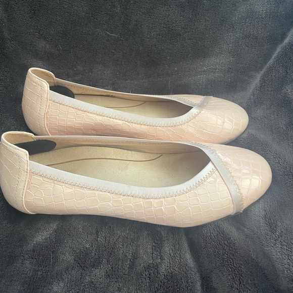 Bionic Light Pink Flats - Picture 2 of 5